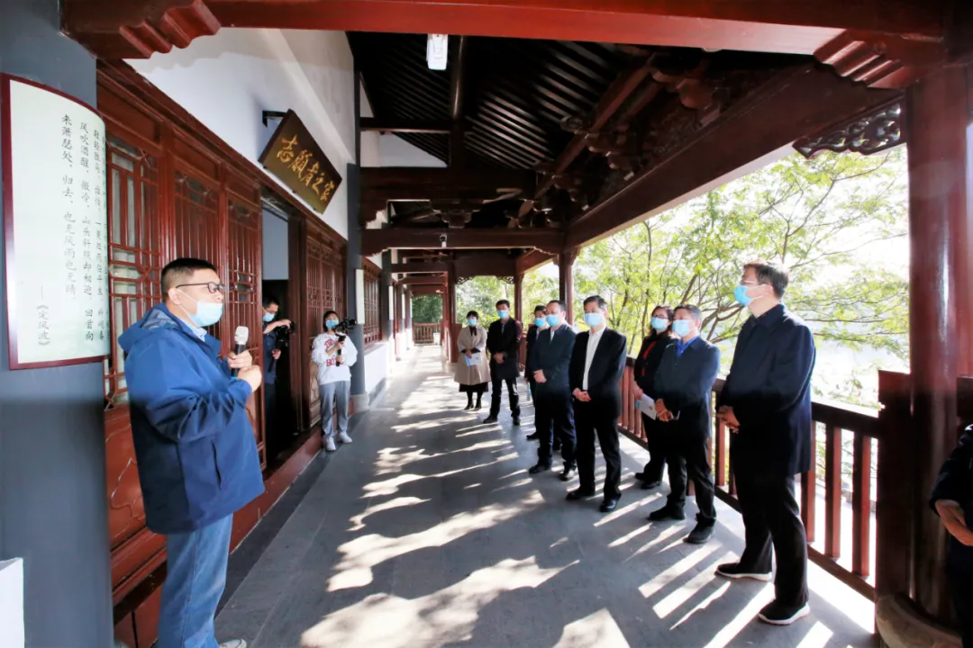 李初敏等听取黄冈市小象社会工作服务中心​运行情况汇报