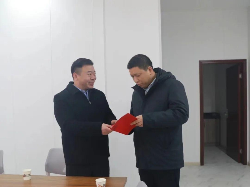 黄州区人民政府副区长罗雁到黄冈市小象社会工作服务中心走访慰问