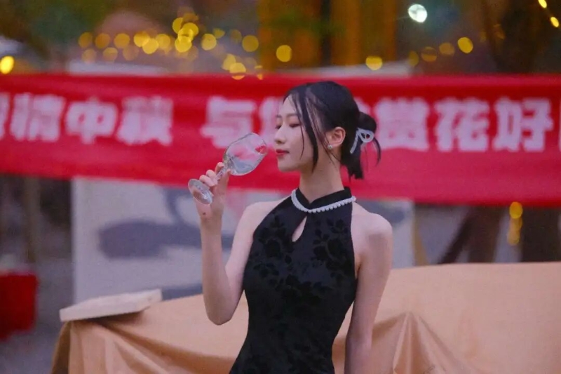 一场红酒品鉴沙龙搭起新阶层人士面对面对话和交流平台