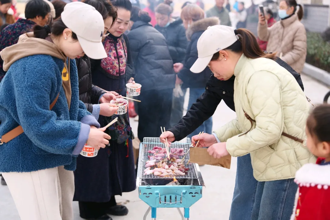 脱下黄马甲，掌勺制佳肴：黄州文旅小小志愿讲解员的文化实践课开到了民俗工坊
