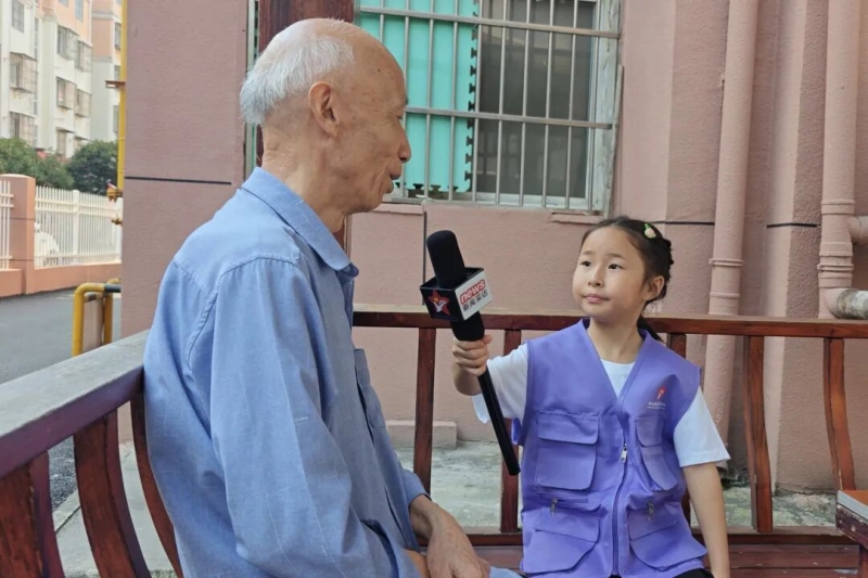 “有线光影”小记者对话老厂建设者：“专业社工+志愿服务”赋能青少年思政实践课堂